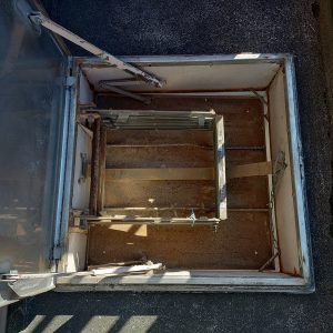 施工前 ハッチ開いた状態